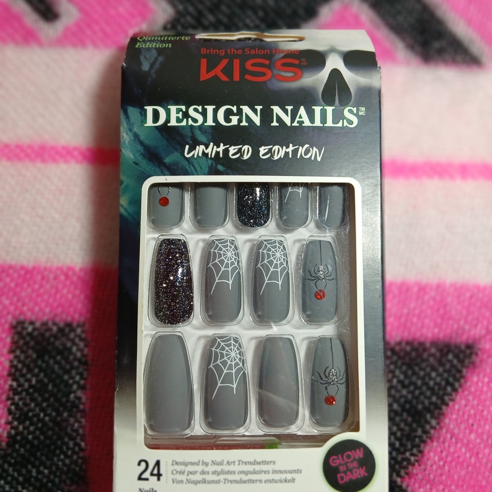 Kiss Limited Edition Gray Red Black Spider Web Nails Halloween Goth Gorpcore - Picture 4 of 6